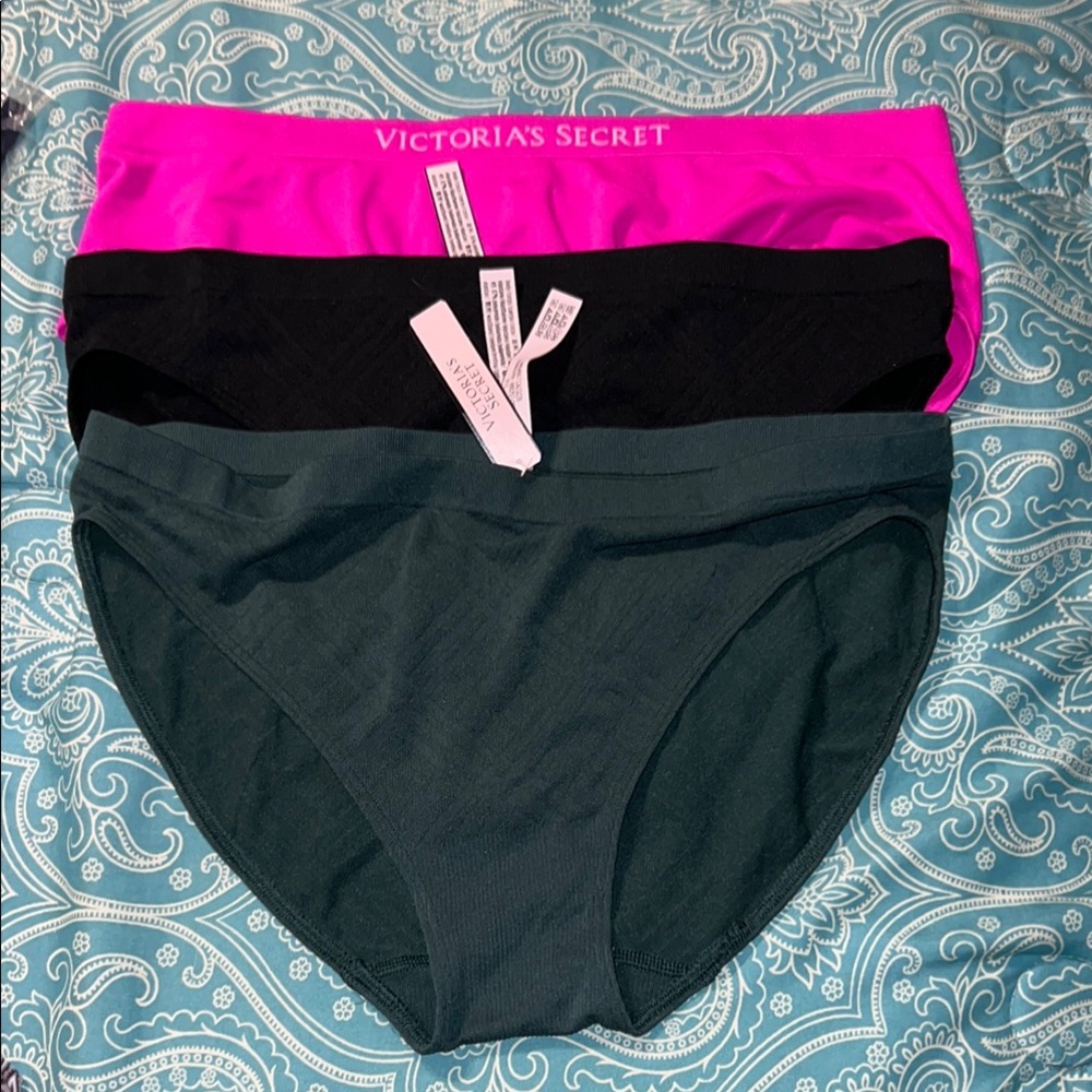 Victoria's Secret panty, bundle size large